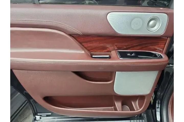 $33990 : Lincoln Navigator L 2018 4x4 image 8