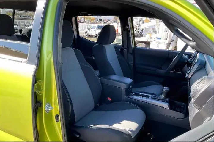 $39998 : Toyota Tacoma 2023 4x4 TRD P image 8