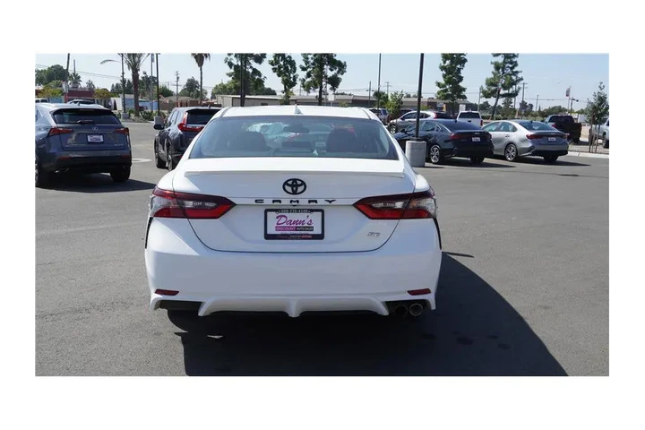 $27984 : 2024 Camry SE Sedan 4D image 6