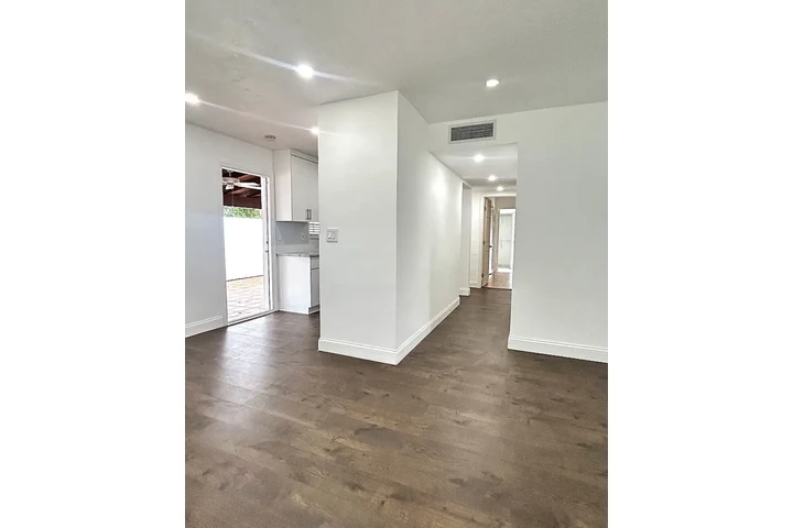 $950 : stainless steel appliances image 4