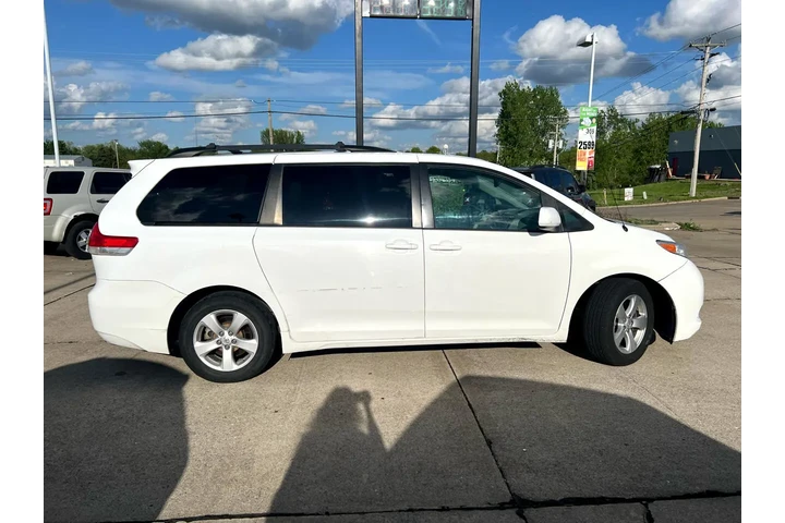 $7999 : 2013 Sienna LE FWD 8-Passenge image 8