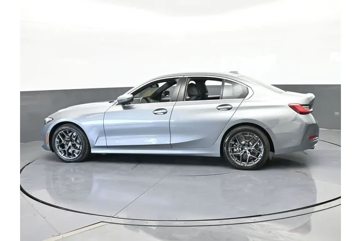 $31879 : BMW 3 Series 2025 330i 4dr S image 3