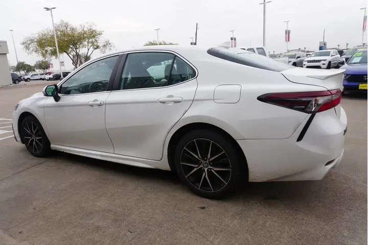 $26988 : Toyota Camry 2024 SE 4dr Sed image 2