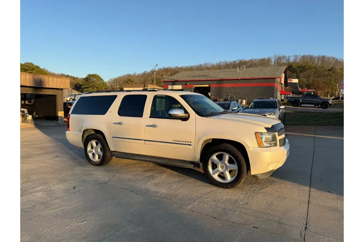 $11995 : 2011 Suburban image 1