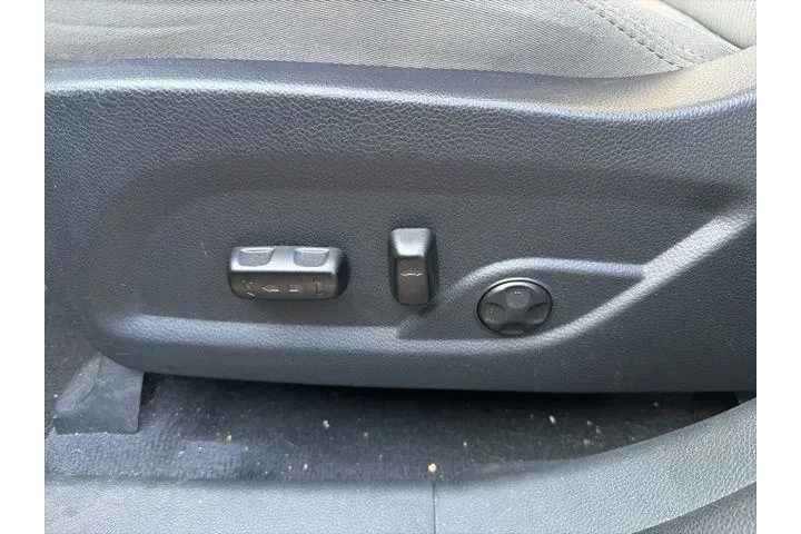 $15735 : Hyundai SANTA FE Sport 2018 image 10