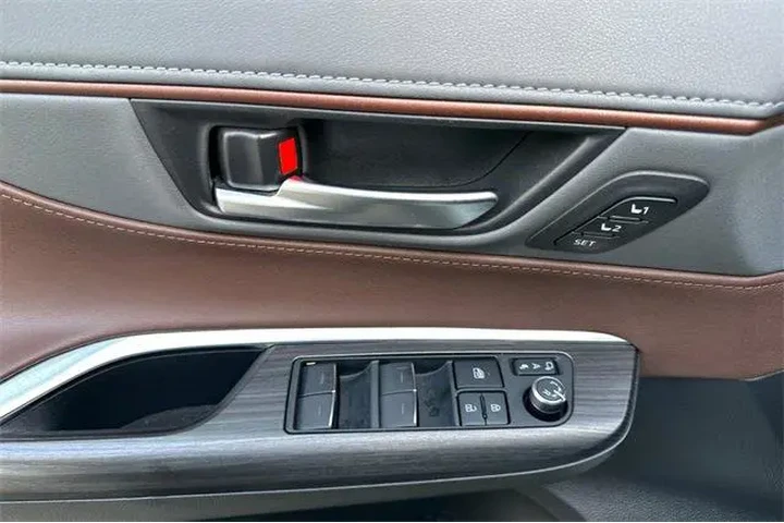 $28412 : Toyota Venza 2021 AWD LE 4dr image 8