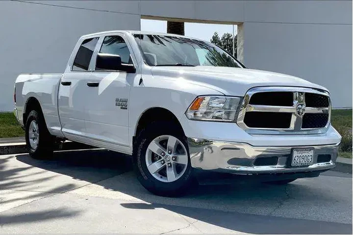 $22985 : Ram 1500 Classic 2021 4x2 Tr image 2
