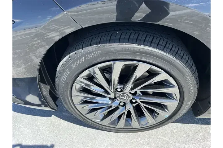 $39588 : Lexus ES 350 2024 Luxury 4dr image 10