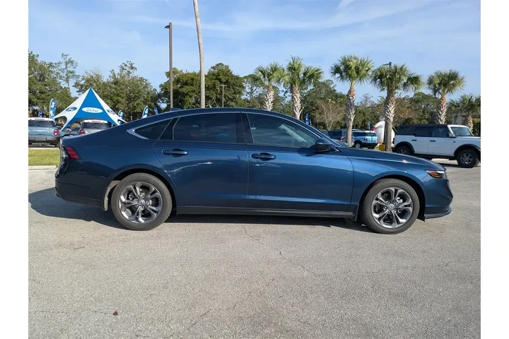 $27900 : Honda Accord 2023 EX 4dr Sed image 2