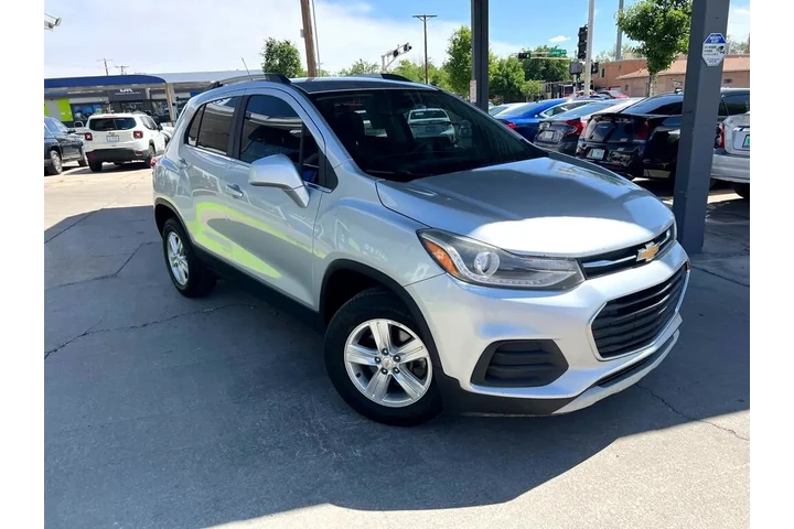 2017 Trax LT AWD image 3