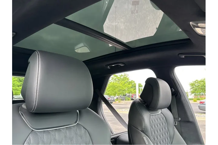$56994 : 2025 GV70 3.5T Sport image 5