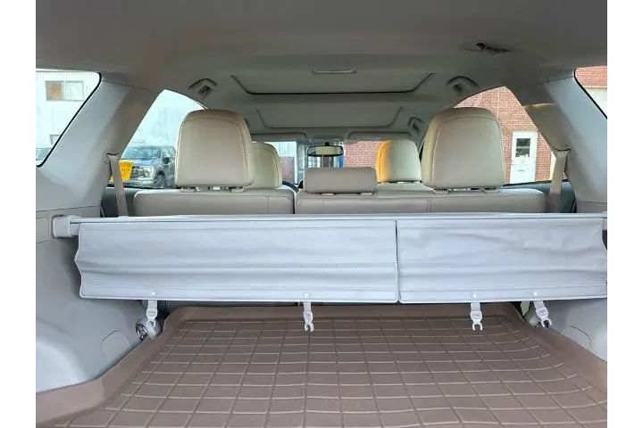 $10985 : Toyota Prius v 2012 Two 4dr image 10