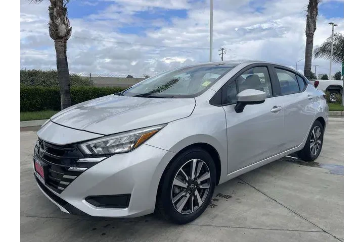 $19777 : Nissan Versa 2025 SV 4dr Sed image 1