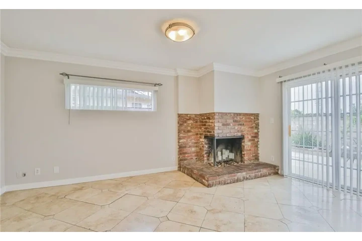 $2500 : 3 Bed Home in Huntington Park image 5