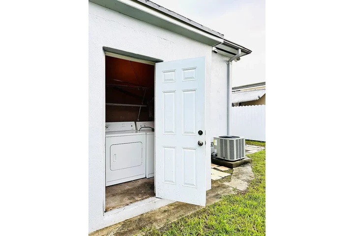 $800 : Spacious and renovated 2 bed image 7