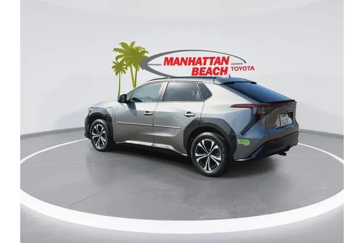 $23795 : Toyota bZ4X 2023 XLE 4dr Cro image 6