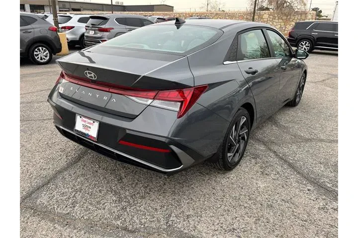 $28555 : Hyundai ELANTRA 2025 Limited image 8