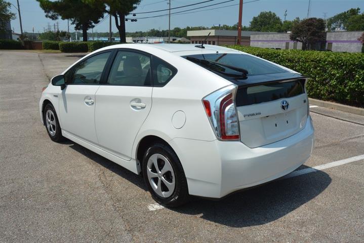 2013 Prius Four image 10