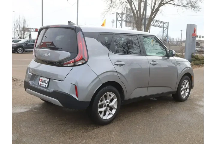 $15977 : Kia Soul 2023 LX 4dr Crossov image 10