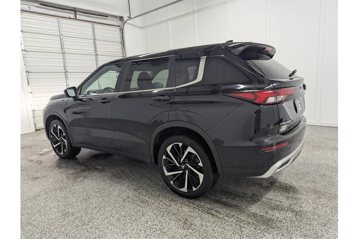 $24797 : Mitsubishi Outlander 2024 SE image 4