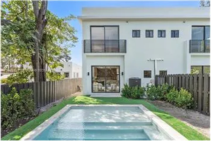$8500 : Rental property with 4 bedro image 2