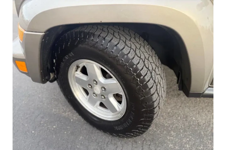 $6999 : 2006 Liberty Limited image 2