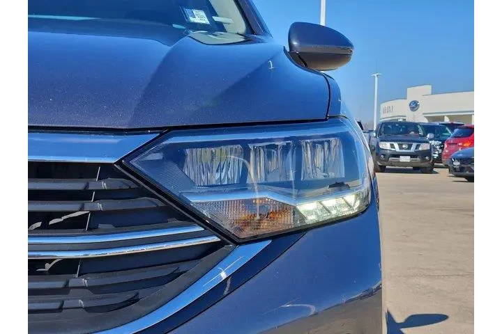 $17999 : Volkswagen Jetta 2024 SE 4dr image 9