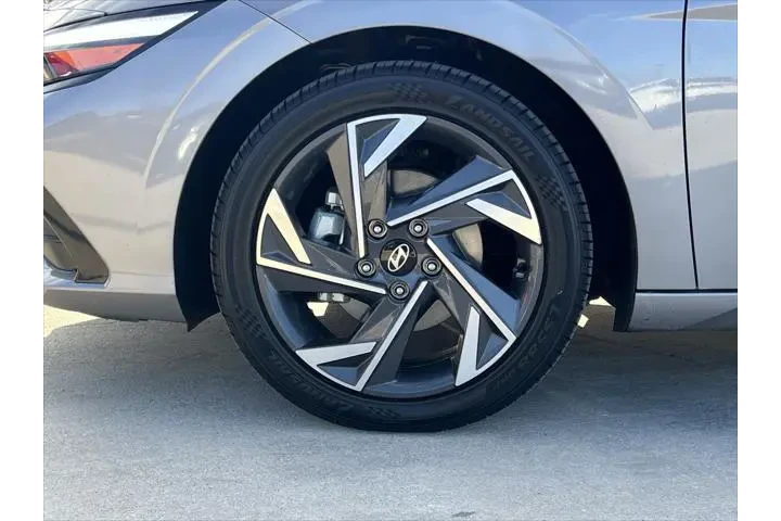 $18799 : Hyundai ELANTRA 2025 SEL Con image 8