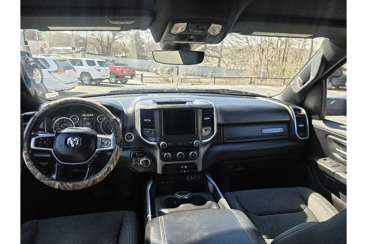 $15900 : 2019 RAM 1500 Big Horn Crew C image 9