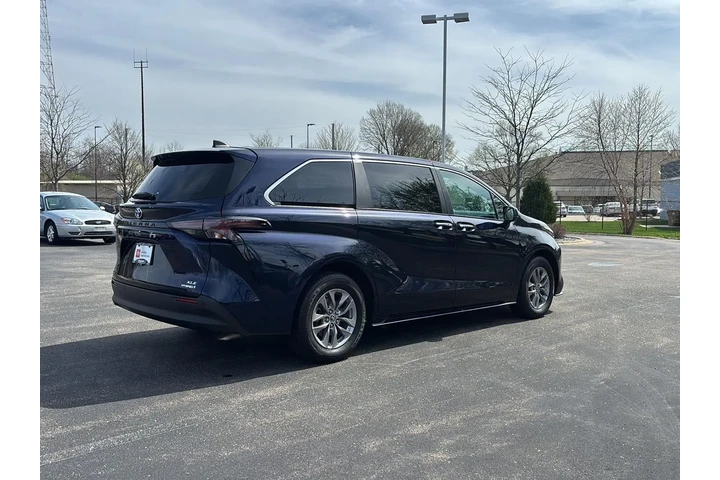 $41733 : Gold Certified 2024 Sienna XLE image 10