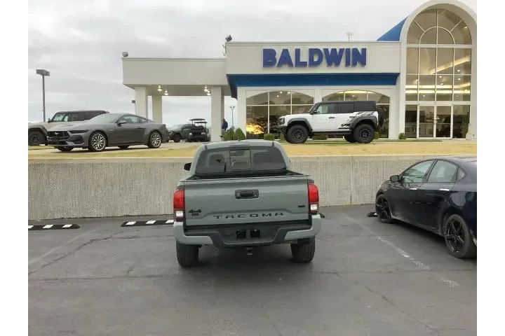 $37950 : Toyota Tacoma 2023 4x4 TRD P image 6