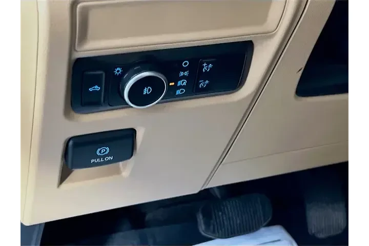 $33800 : Ford F-150 2023 4x2 XLT 4dr image 10