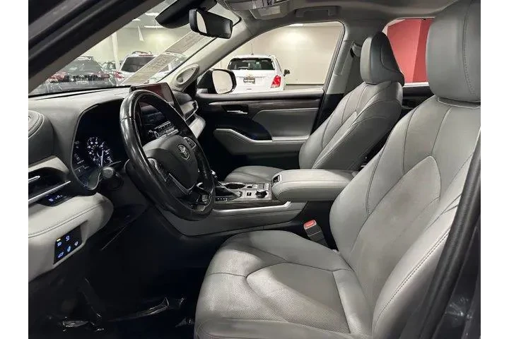 $28902 : Toyota Highlander 2021 AWD L image 7