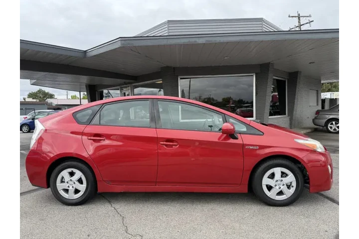 $8300 : 2011 Prius Four image 8