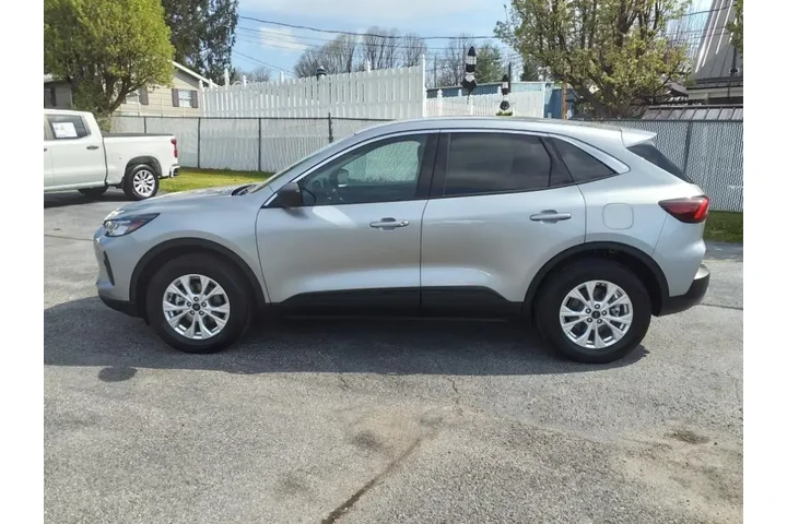 $27990 : Ford Escape 2024 AWD Active image 2