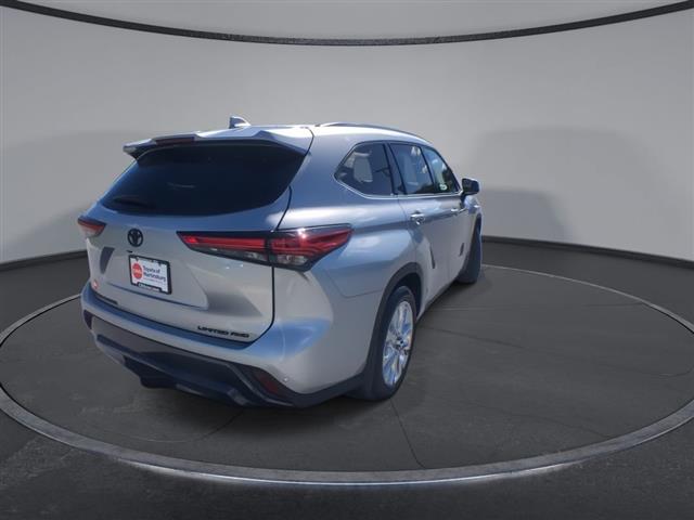 $39500 : PRE-OWNED 2021 TOYOTA HIGHLAN image 8