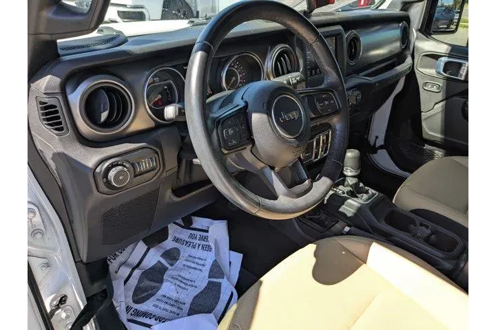 $27988 : Jeep Wrangler Unlimited 2021 image 2