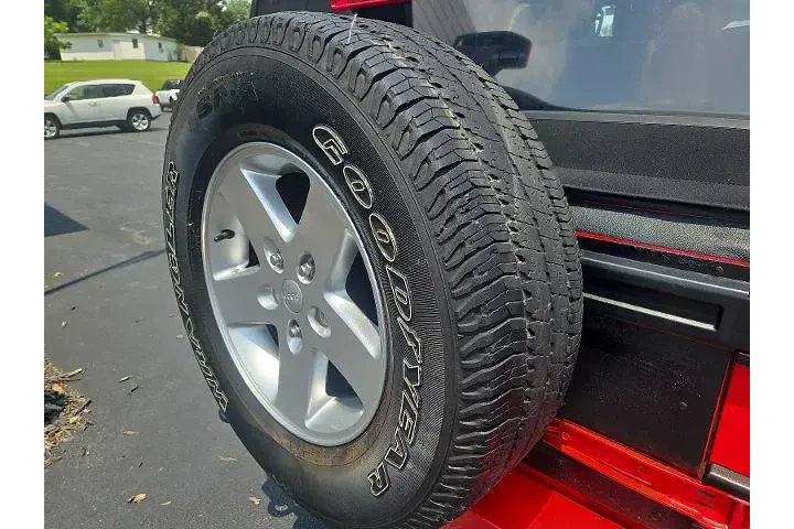 $17900 : Jeep Wrangler 2015 4x4 Sport image 4