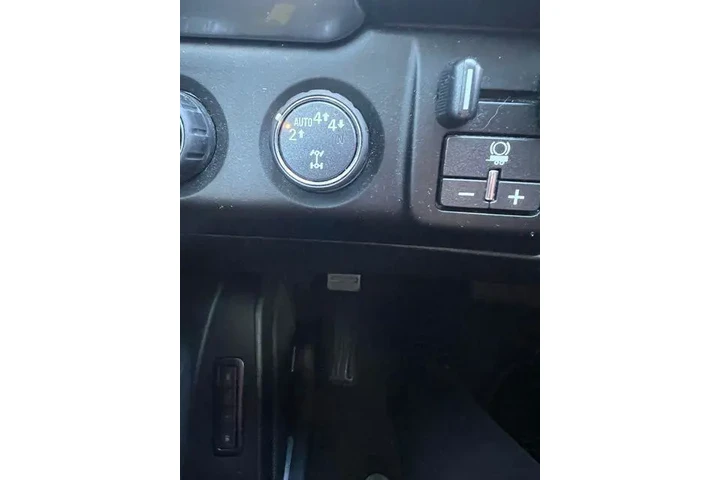 $33991 : Chevrolet Suburban 2019 4x4 image 10