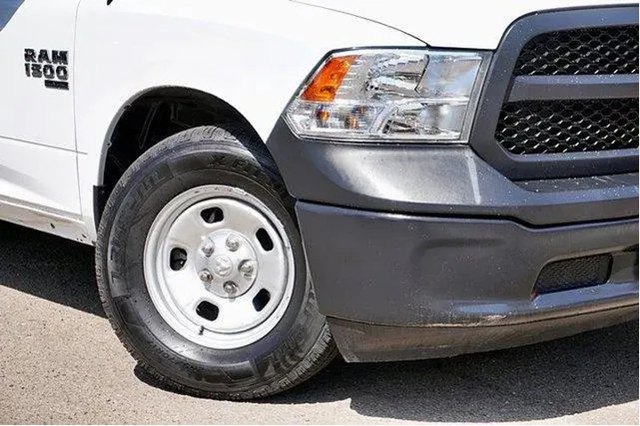 $17998 : Ram 1500 Classic 2022 4x2 Tr image 4