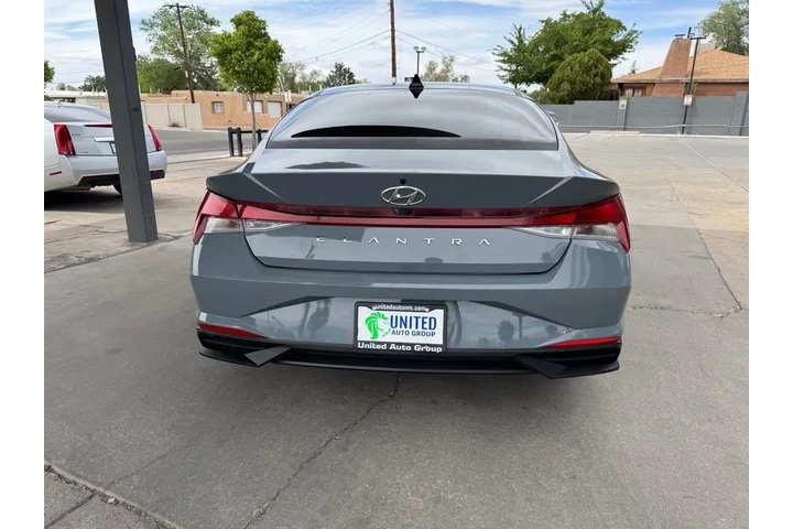 2022 Elantra image 6