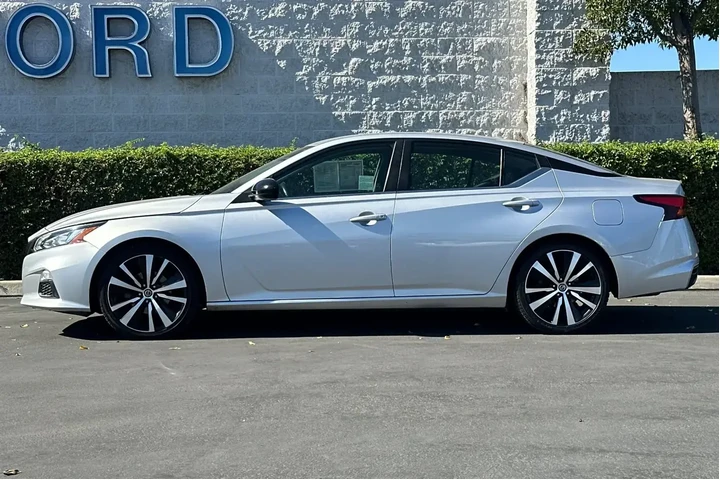 $17998 : Nissan Altima 2020 2.5 SR 4d image 7