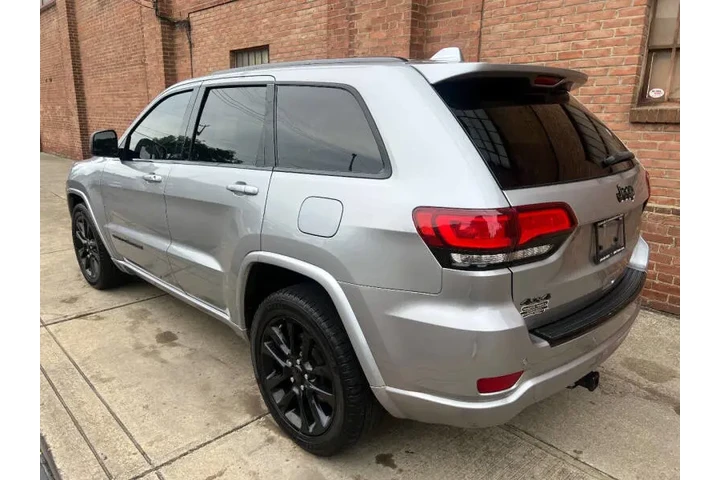 $18000 : 2017 Grand Cherokee Altitude image 4