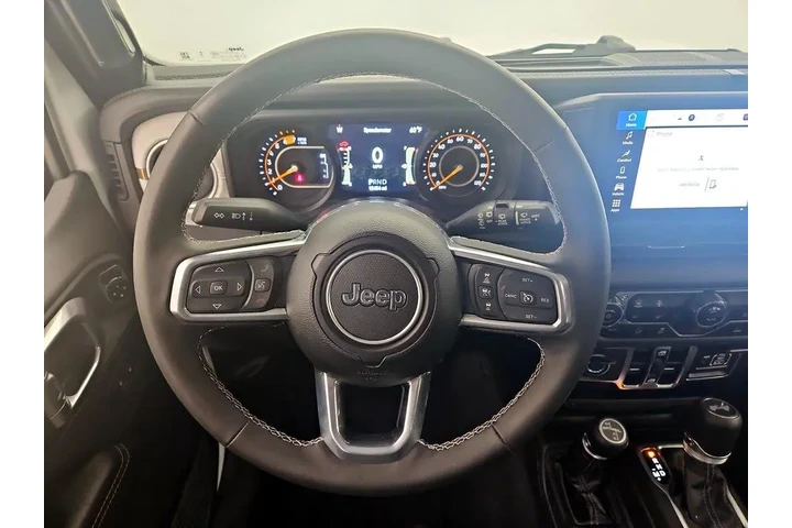 $37998 : Jeep Wrangler 2025 4x4 Sahar image 10