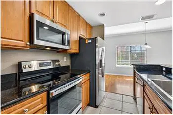 $2200 : Rental property with 2 bedro image 2