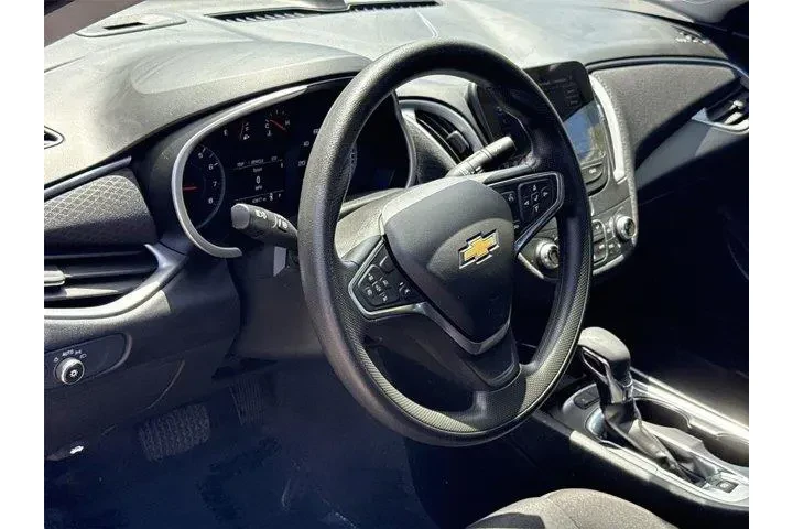 $19600 : Chevrolet Malibu 2025 LT 4dr image 9