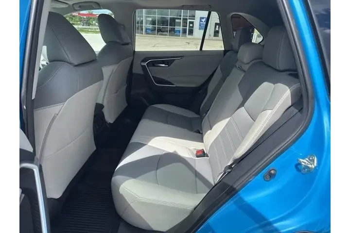 $31987 : Toyota RAV4 2021 AWD XLE Pre image 10