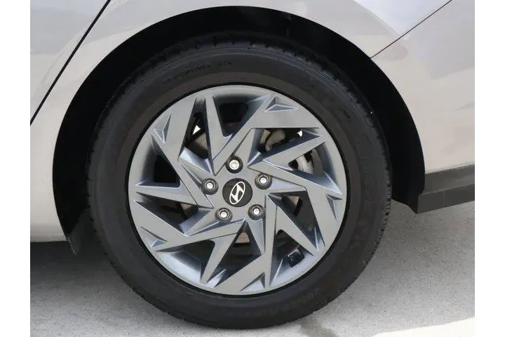 $21788 : Hyundai ELANTRA 2024 SEL 4dr image 8