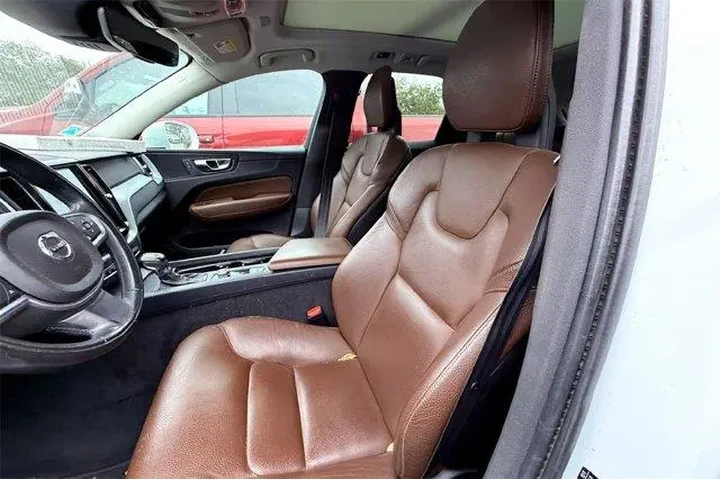 $20764 : Volvo XC60 2018 AWD T6 Momen image 9