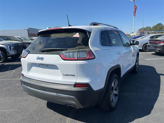 $19890 : PRE-OWNED 2019 JEEP CHEROKEE image 7
